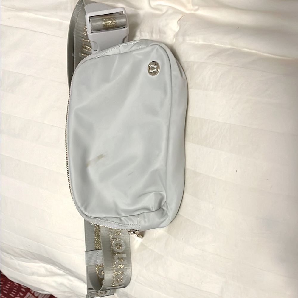 Lululemon everywhere bag